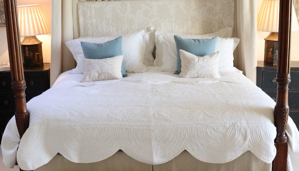 Scalloped White Tip Top Quilt KING