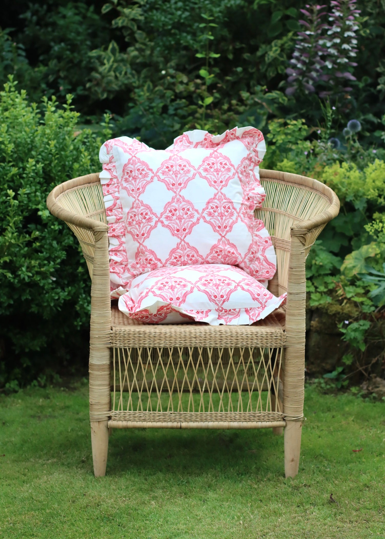 Frilly Cushion Cover - Pink