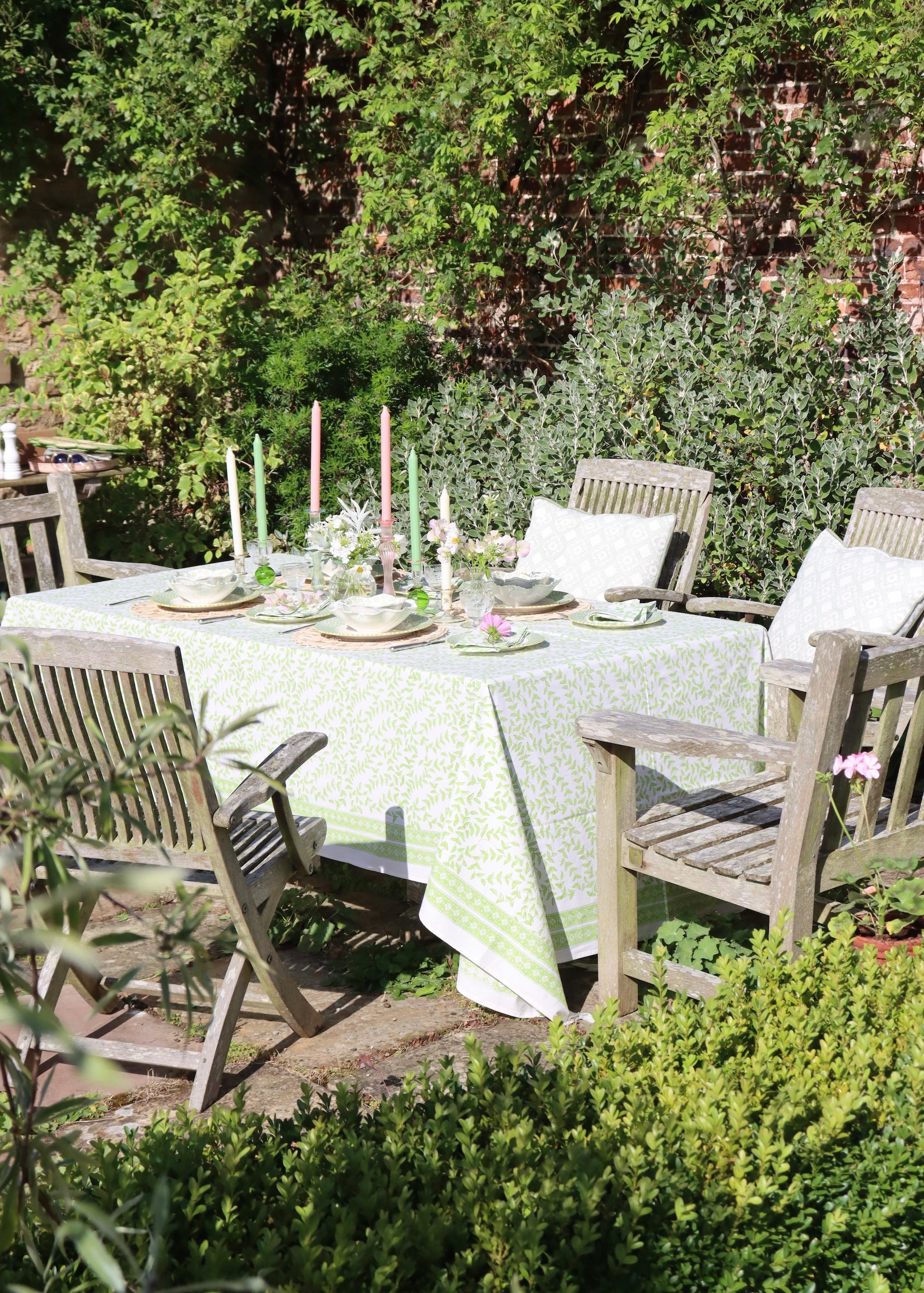 TABLECLOTH - Little Green Leaves