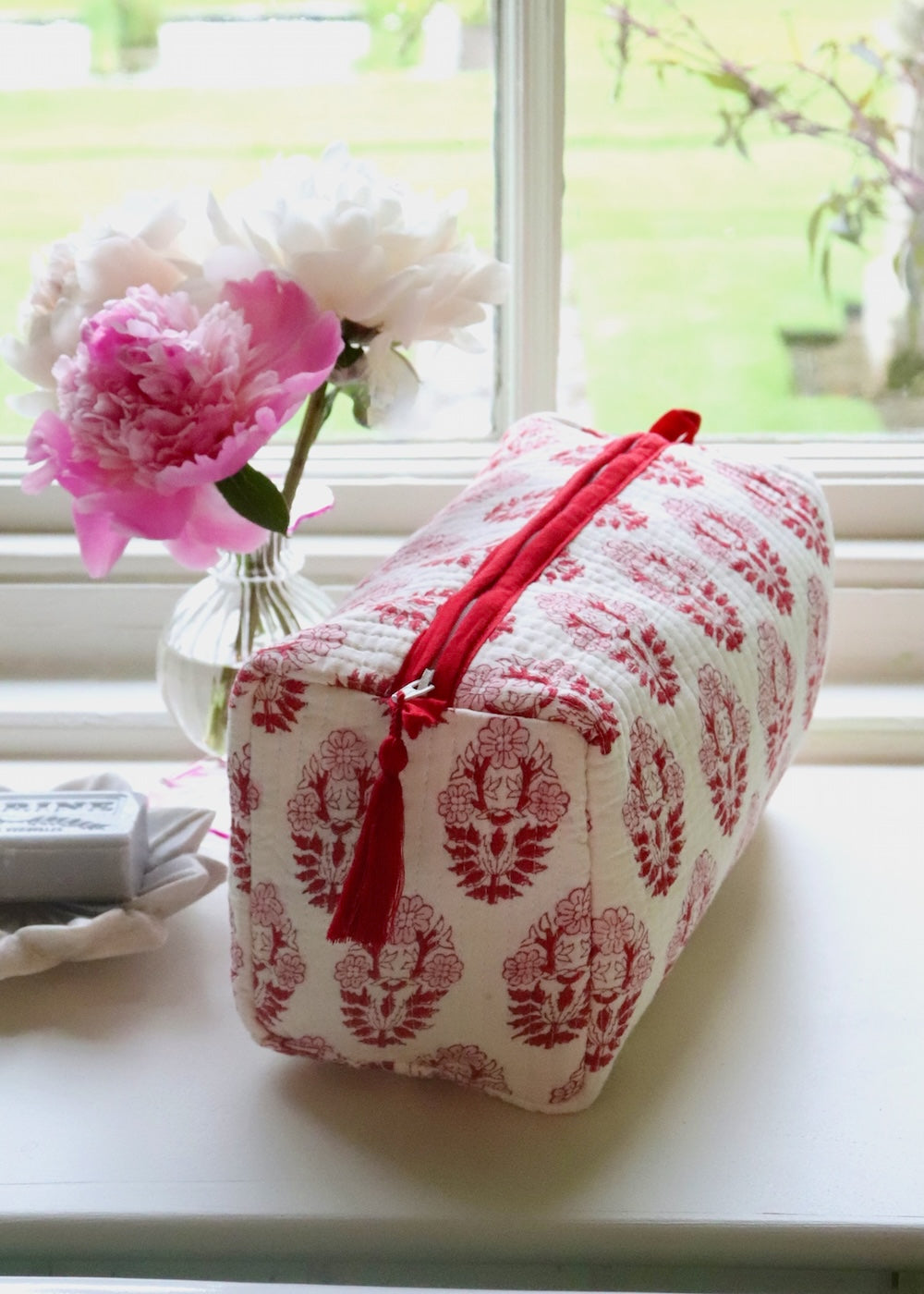 Wash Bag White & Berry