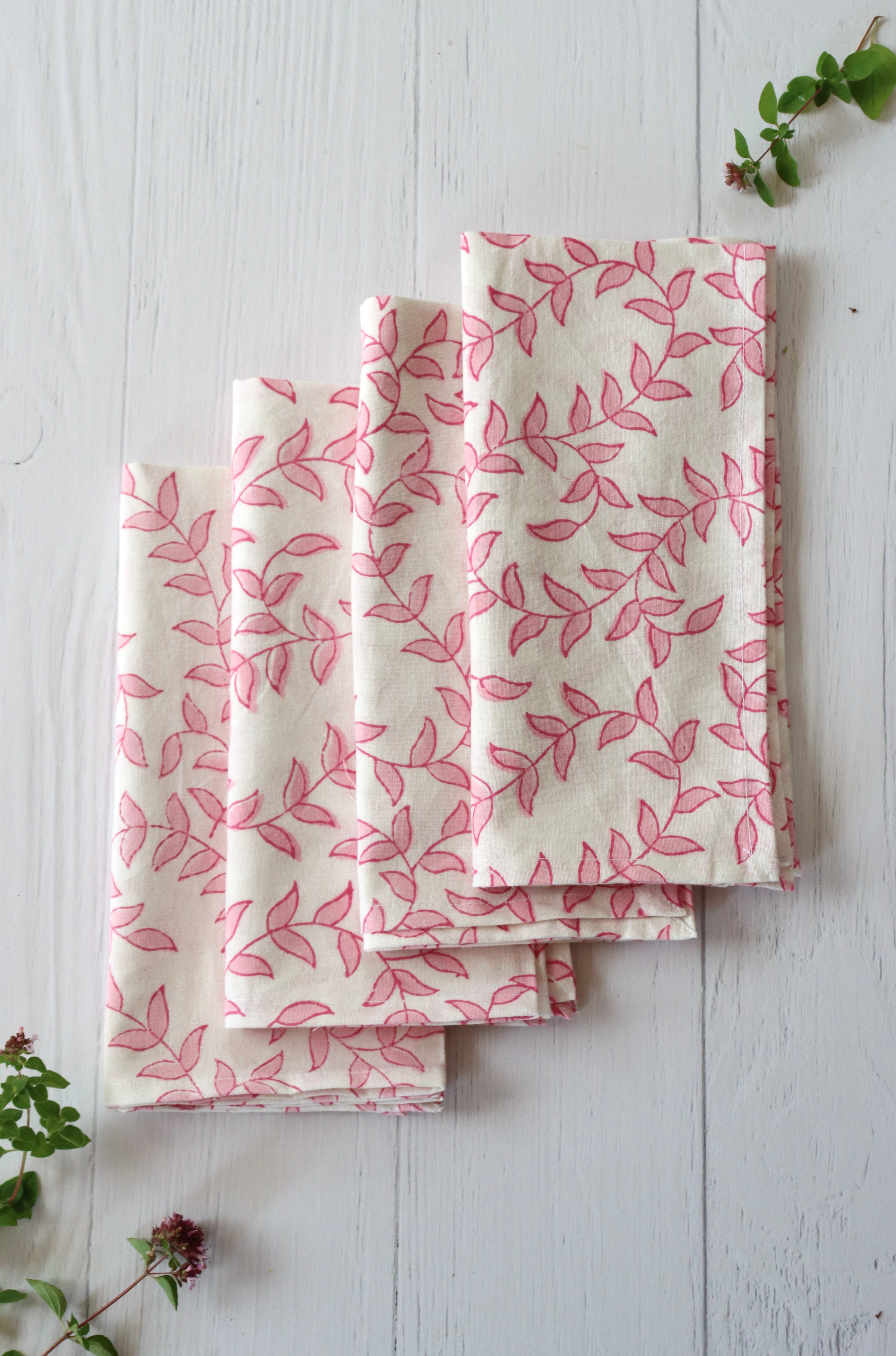 Set Of 4 Napkins - Little Pink Leaf